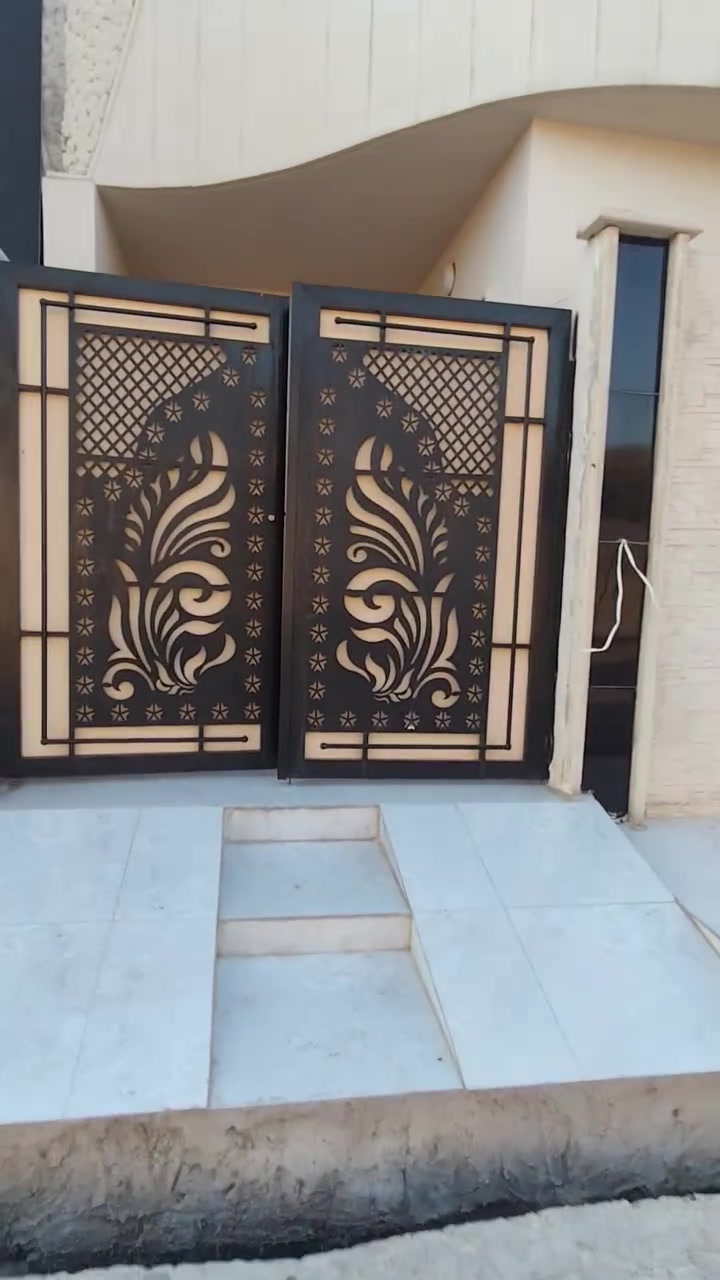 بيت بحي السماح24 قريب مشروح الماي
مساحه 100 متر. كرت بلديه  قدمنه محامله للتمليك

سعرها 55. واتساب ***********
