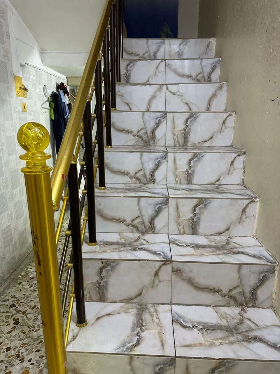 بيت للبيع في منطقة الامين الثانيه بنواب  مساحه 130م الواجهه 6 ونص والنزال 20 ركن بجانبه حديقه بفرع لحوم الامير 

للاستفسار على الرقم 
***********
***********
