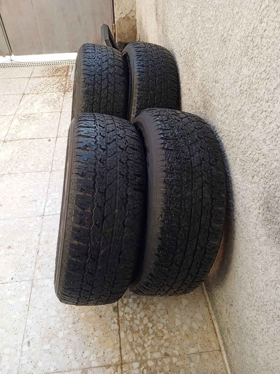 السلام عليكم تخم تاير حجم ١٧ نص عمر نضيف اوعالفحص انتاج ٢٤ مكاني بغداد ***********
