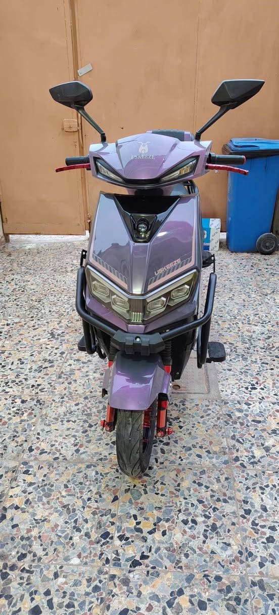 سلام عليكم  شحن مدرع حديث للبيع  بعده جديد شخط مابي 6 بطاريات كبار بعدهن جدد يقرن  فول مانازلات شعره عن وضع الشركه حساسات امان نشرات محيطيه لدات  يشتغل كارت وبصمه  4 سرع  وبعد بي هواي مواصفات   الدراجه بعدها جديده  سعرها 650 وبيها مجال  وترهم مراوس للاستفسار مراسله الصفحه او الاتصال *********** بي واتساب
