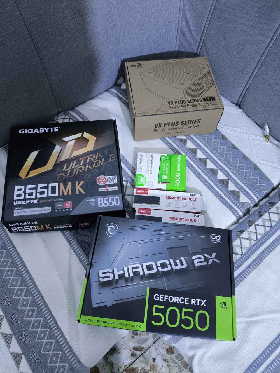 بيسي التجميعه اخوان جديديه بمعنه الكلمه صار 10ايام من مجمعه وهاي صور القطع كدامكم كل استخدامه  يوم واحد فقط مواصفاتهه
Rtx 5050 msi 2 fan
R5 5500
M.b gigabyte (B550) m k
M.2 512 
Ram 16 8x2
Cooler MX2
Psu VX PLUS 650W
Case msi 3 fan
كل القطع كراتينهن موجوده بيع او مراوس نزل شعندك


**إذا كنت صاحب هذا الإعلان وتريد حذفه لأي سبب، رجاءا أرسل رسالة إلى الدعم الفني**
