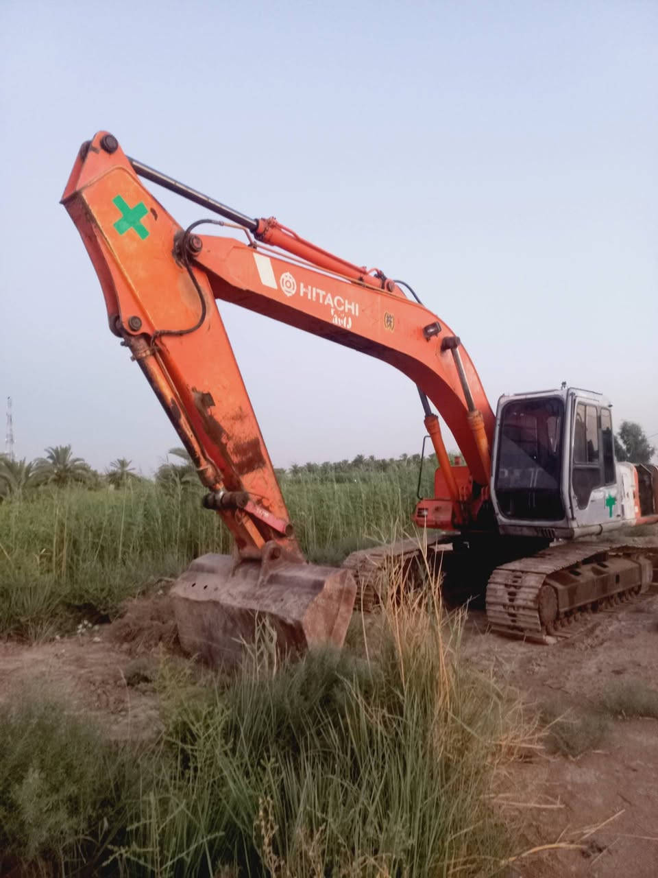 سلام عليكم حفاره تو للبيع رقم ألماني موديل 93 جاهزه للعمل مكفوله ***********
