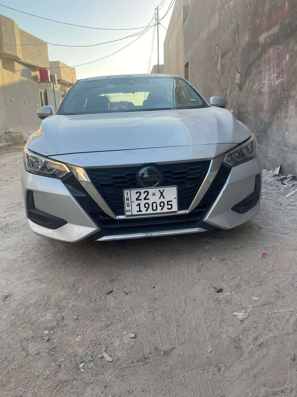 نيسان سنترا 2023 اربيل باسم الشركة سنويه 2030 مواصفات SV فول عدا الفتحة ماشيه ٩٥كم حادثها موضح بالصور صبغ كد شبرين بالبنيد والباب بارد فقط  بيها كم حالوب قمارة خفيف وكم وحده بالصندوق  بدون ايرباك بدون دواخل مكانها البصرة للاستفسار *********** السعر ١٢٢

