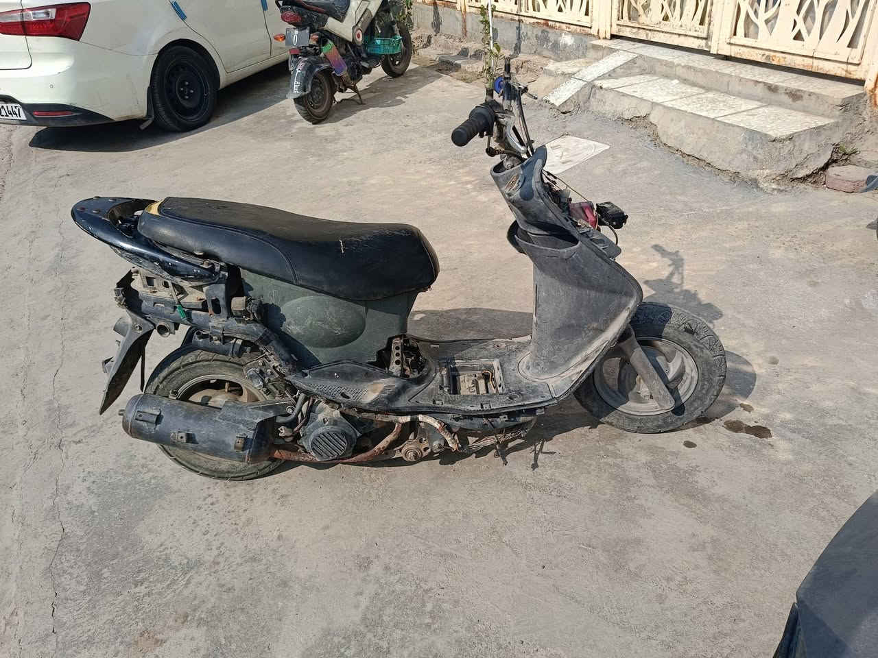 للبيع دراجة بريز شغاله شغاله هندر واحد نقصه كفرات أوراق كامله سعر 150 وبيه مجال مكان بغداد المحموديه رقم ***********
