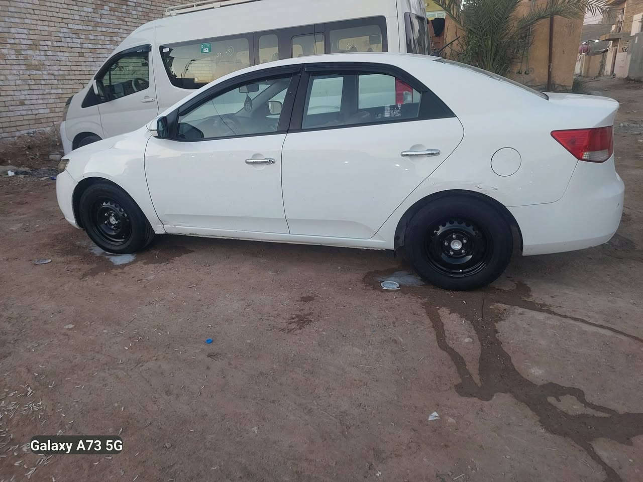 السلام عليكم سيراتو موديل ٢٠١٣ بيه ٣قطع صبغ بدون دواخل ميكانيك جاهز من كلشي الشراي يتصل***********
