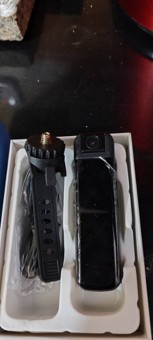 كاميرا للبيع جديد غير مستخدم مواصفاتها: 
دقة تصوير عالية بدقة 2 مليون بكسل (HD).
عدسة قابلة للدوران بزاوية 180 درجة.
خاصية تسجيل مع تقليل الضوضاء لضمان وضوح الصوت.
تتميز بتصميم صغير ومحمول يمكن ارتداؤه
السعر ٣٥


**إذا كنت صاحب هذا الإعلان وتريد حذفه لأي سبب، رجاءا أرسل رسالة إلى الدعم الفني**