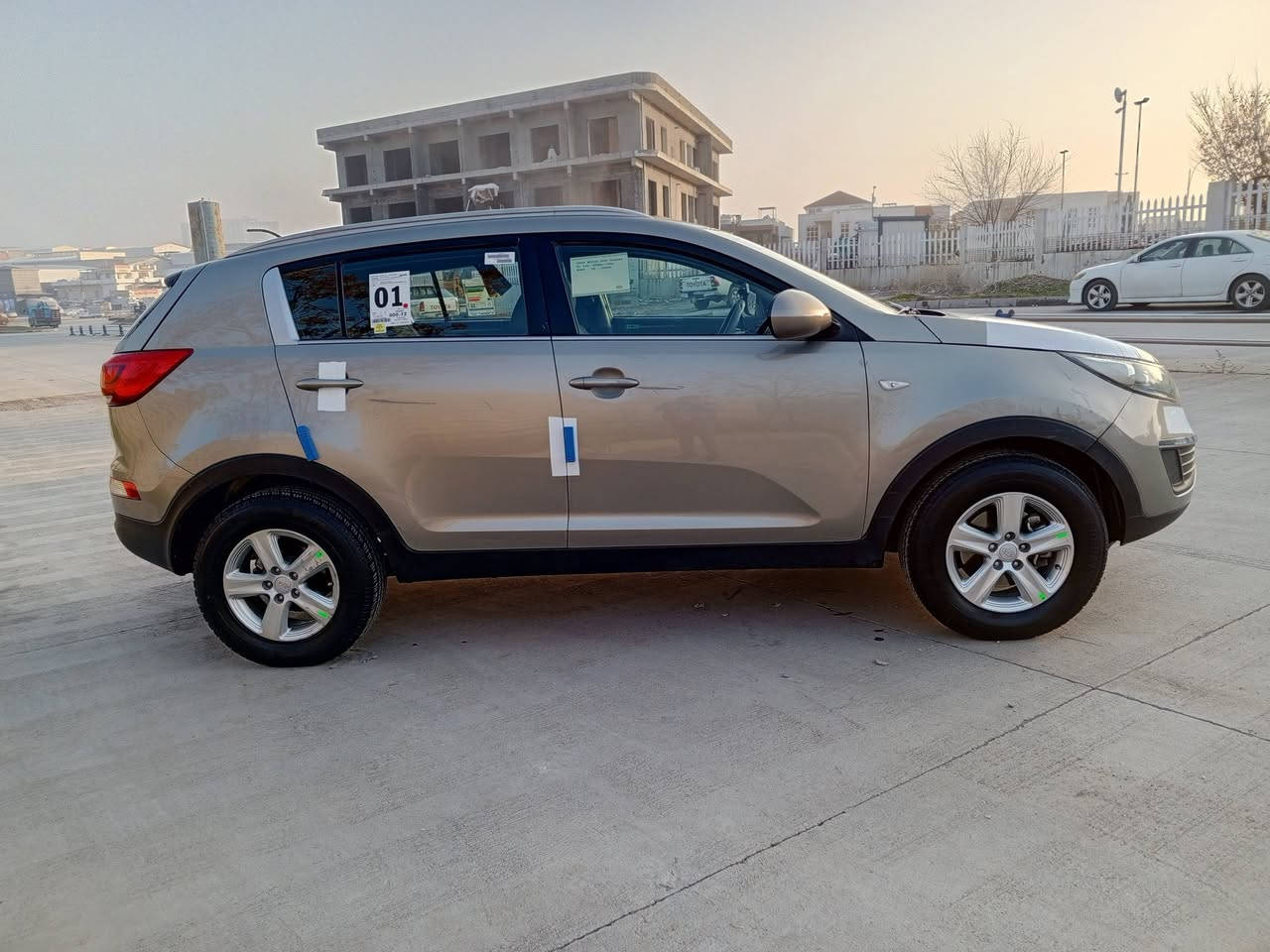 السلام عليكم للبيع كيا سبورتاج 2016لون ذهبي خليجي  بيه جاملغ سايق ونص باب سايق صبغ بدون دواخل بدون ايرباك وبيه بارد بسيط سياره حلوه مواصفات الاعتياديه نضام ايكو داخل رصاصي لايت زنون 5ويل كب  كير محرك تبريد كله بشرط محرك 2000دوش مامفتوح برغي منه  ترايه كلش حلو صدر امامي وخلفي كله جديد تايرات جديد دهن فلاتر هايدروليك جديد سبير عدا بلاد ماشيه180الف سنويه ارقام كله جديد لل2029بسمي تحويل بنفس ليوم  مكان السياره ب #السليمانيه السعر ب135وبيه مجال كلش بسيط وسعر مناسب الشراي يتصل ***********
