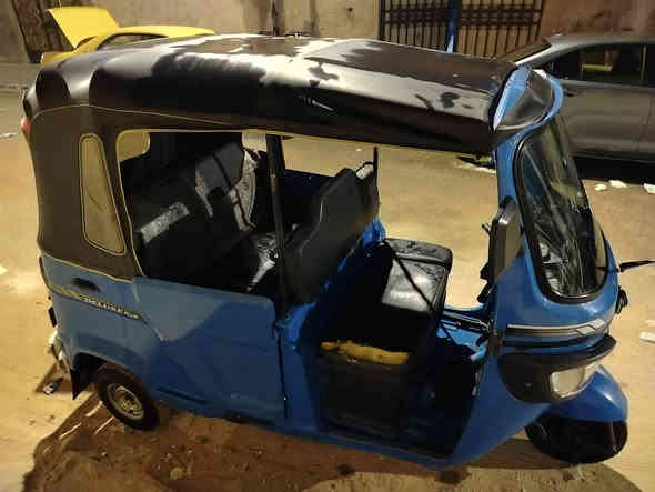 سلام عليكم تكتك للبيع TVSمكينه مكفوله 
رقم سنويه بسمي بيه ضربه وره خفيفه 
وشويه خياس خفيف والبدي شوفت العين مديل 2022
مكاني البصره المعقل ***********
السعر سته ونص 6000500
