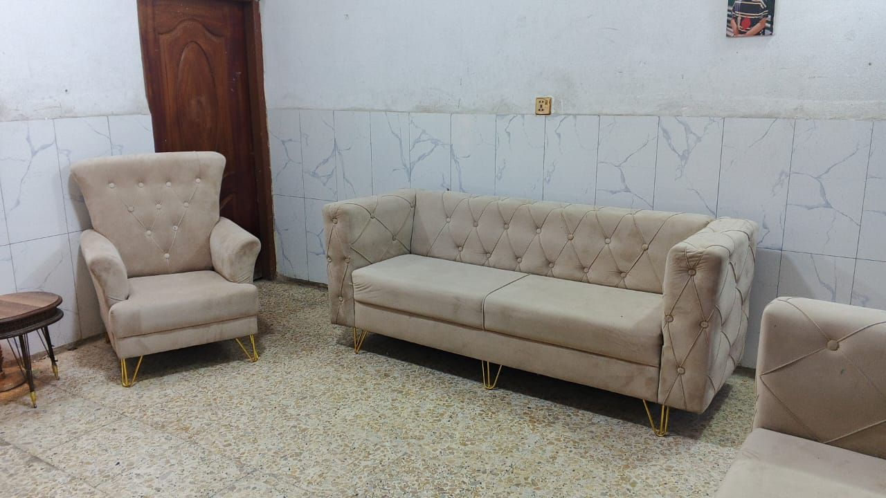 تخم 10 مقاعد نظيف 
سعره 285 وبي مجال لبياع 
يوجد توصيل بكروه ب واتساب
***********
