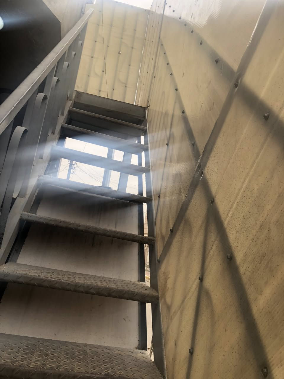 سلام عليكم درج حديد درجة اولى للبيع 14 بايه للاستفسار ***********
