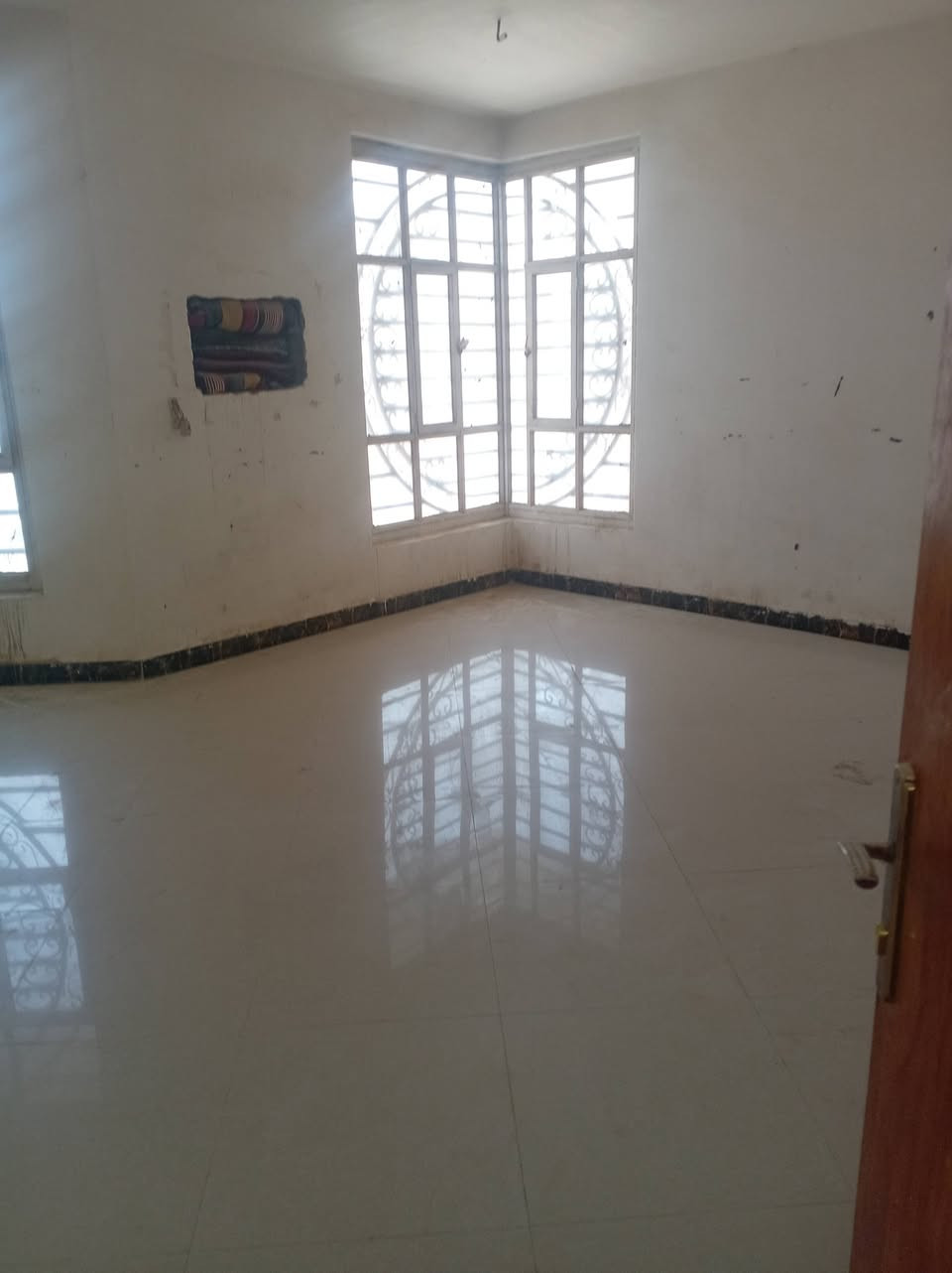 🏛️  دار سكني للإيجار 
  🏛️
____
🔰 الموقع   حي الثقافي قرب مطعم أيوب   ➡️
----------------------------------------
🔳 طابو  
-----------------------------
💎 تفاصيل البيت 💎  
____
   استقبال 
🔹   ٣غرف نوم  ▶️
🔹. صاله ▶️
🔹مطبخ  ▶️
🔹مجاميع صحيه داخليه 

--------------------------------

للأستفسار أكثر مراسلة الصفحه اول الاتصال على الأرقام
___________     ____________
📲*********** واتساب اتصال  
📲*********** واتساب اتصال 
___________     ____________

او زيارة موقعنا (( ام الخيل الأولى سوق العصري مجاور بيت حواء متواجدين من الساعه 🕒 3️⃣ عصرآ إلى الساعه 🕘9️⃣ مساءً))
