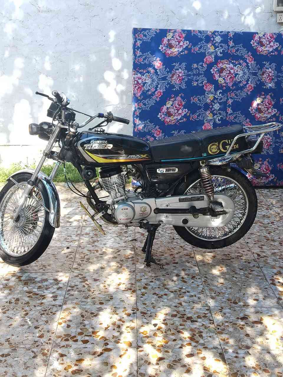 تايكرمديل٢٣ للبيع متوازي ع بيعتا أوراق مكاني عوفي قرب العلويه شريفه الشراي يتصل ***********
