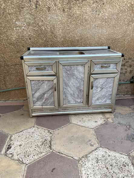 كاونتر قطعتين وسنك سعرهن كامل 110 الف وبيهن مجال بسيط مكان فلوجه
***********
