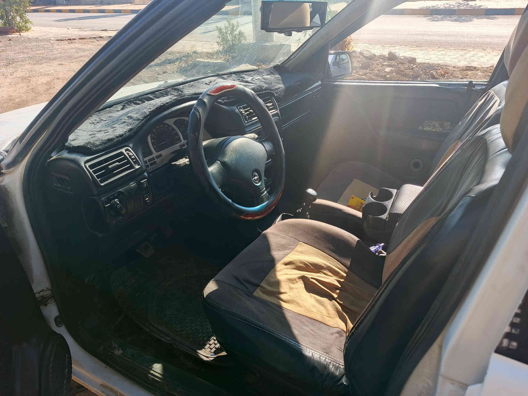 سلام عليكم فكترا 16موديل 92رقم الماني شعري موجود سياره مال جناي كابون موجود ***********
