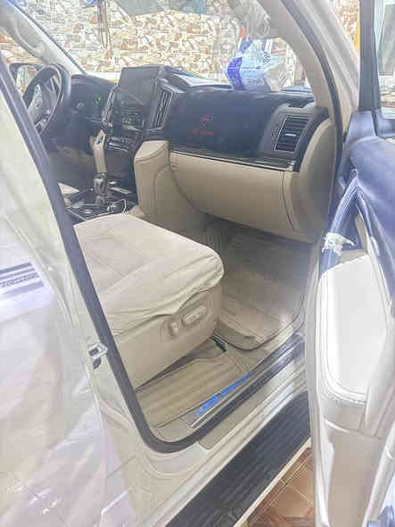السلام عليكم 
لاندكروز 2021للبيع   Land Cruiser sale 

والمواصفات 📜

شركة جيهان

1:فتحة سقف(سلايد روف)  Slide roof 

2:تبريد ثلاث قطع مركزي 🥶  cold cooling 

3:تحكم ستيرن  Stern control 

4:مثبت سرعة  Cruz 

5:جام اوتو  Automatic 

6:شاشة  حجم كبير 📺  big screen 

7:اشاير بل مري (هايلوجي)  Hyology 

8:ويل حجم 21

9:سبير شركة منازل 

10:كشنات جلد +تحكم جهتين كهرباء  leather seats 

11:السيارة 4×4 فور ويل  4WD 

12:تبريد مناخ منفصل   separate climate 

.13:ثلاجة وسطية   Medium fridge 

14:منافذ شحن Usp +شحن لاسلكي  charger port 

15: لايت زينون بلادي عالي ناصي  LED lighting 

16:بصمة ابواب فتح وقفل  electronic door key 7

7:17 راكب

18:مري قلاب 

19:مري شفط عن القفل والفتح 

20:بصمة تشغيل 

21:تشغيل عن بعد 

(السياره كفاله عامه من الصبغ و البارد)

ما بيه ولا شخطه نظيفة جدا 

العنوان بغداد جديده السعر 605 الف دولار 💲 قابل التفاوض بسمي ماشيه 62 ألف 

***********
