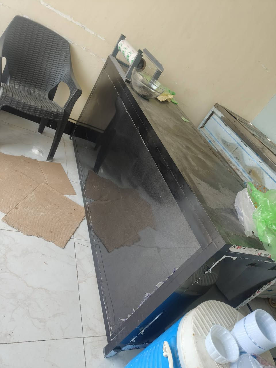 غراض مطعم للبيع
تنور مندي 
حمايه بخاريه غازيه سعة 5 بلانك 
فرن بيتزا 
ميز تزكام 
بلانكات عدد 10
ميز دخل 
المكان ناصريه قضاء الشطره 
***********
