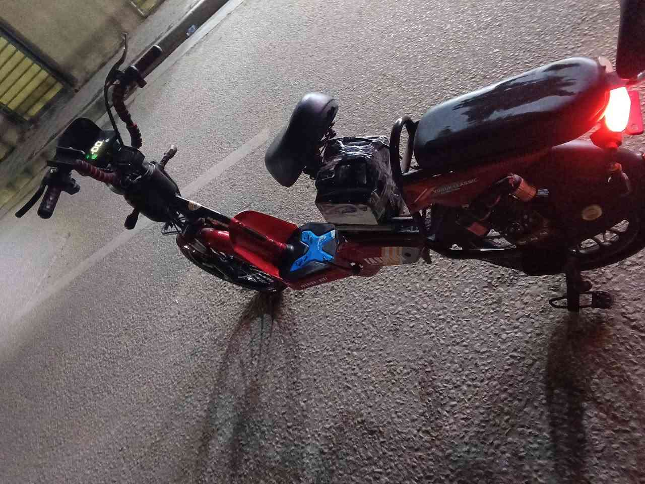 للبيع دراجه شحن موديل 25 أخت جديده مستخدم قليل بطاريات جدد *********** كربلاء حي  البلديه سعر 250 وبي مجال الشراي
