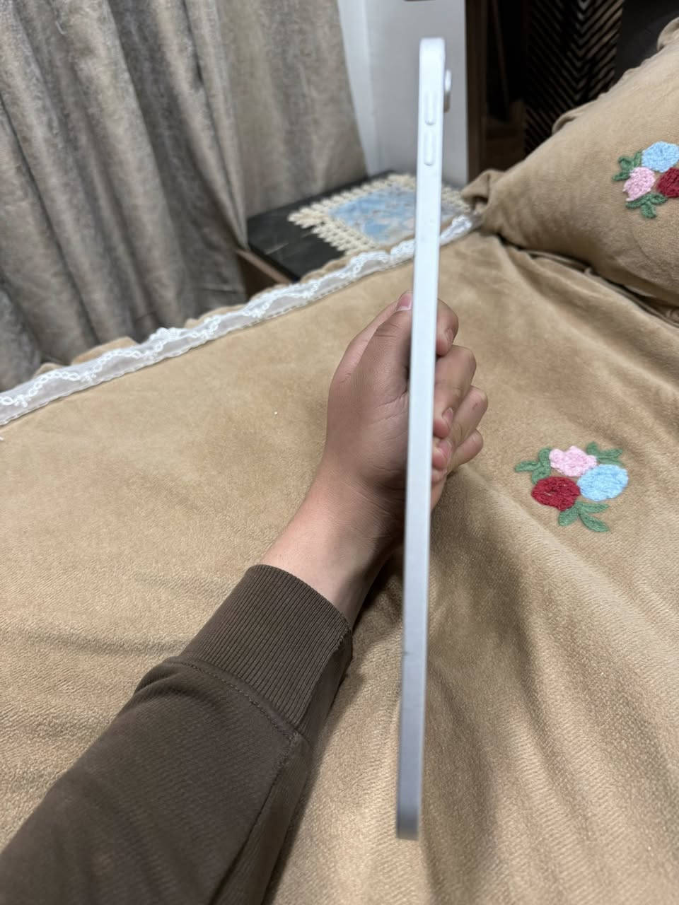 ‏سلام عليكم عندي iPad 10 للبيع السعر 325 B مجانا مكان بغداد شعب iPad جديد ما مفتوح iPad ماستر باكيت موجودة رقم ***********
