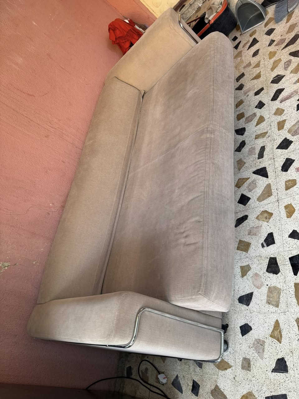 قنفه ثلاثيه عدد 2 سرير ومخزن سعر القطعه 90 الف
عنوان اربيل بختياري

***********  /***********/***********
