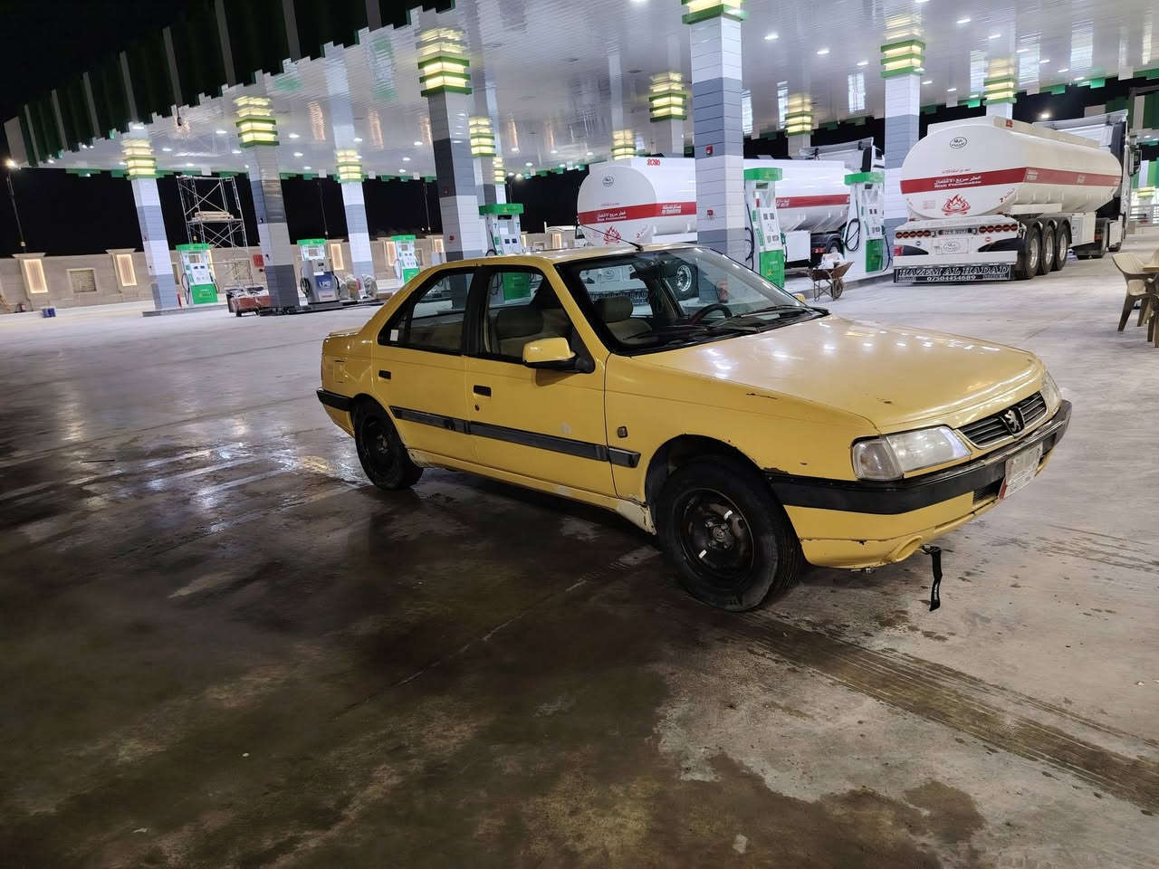 سلام عليكم🌹 بيجو أكد موديل 2016 مكينه قبل شهر مجفته تجفيت عام يعني عام كله جديد هيه والكير صدر خلفي جديد الأمامي 70بل100 تخم تاير قبل فتره شديته مابيه لا ضربه ولا صبغ بيه بل ذيول مصحات كدامك بل صور وبيه ضربه بوري😜 بل تكمه سياره نضيفه عنوان بغداد سبع قصور الاتصال *********** سعر 45 وبيه مجال 👍
