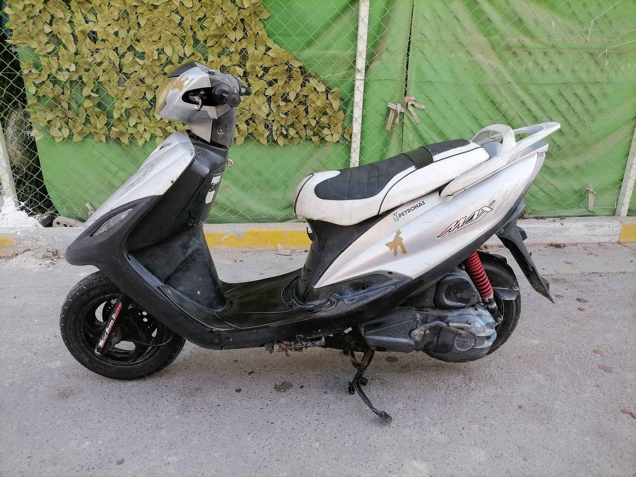 دراجة ماكس 140 كلهة شغالة سلف هندر كهربايات الدراجة اي نقص مابيهة الدراجة مكفولة كفالة عامة جيب وياك فيتر وفحص مكينة خرسة ماتسمع صوتهة السعر 500 المكان بغداد البياع حي العامل الرقم ***********
