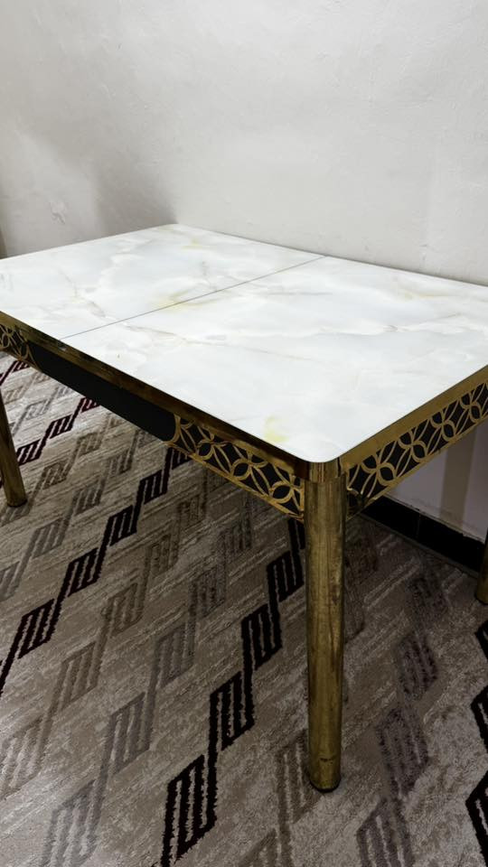 ميز طعام فقط بدون كراسي مرمر يتكبر
ل ٦ كراسي 
نظيف جدًا 
المكان حي الجهاد 
للتواصل ***********
