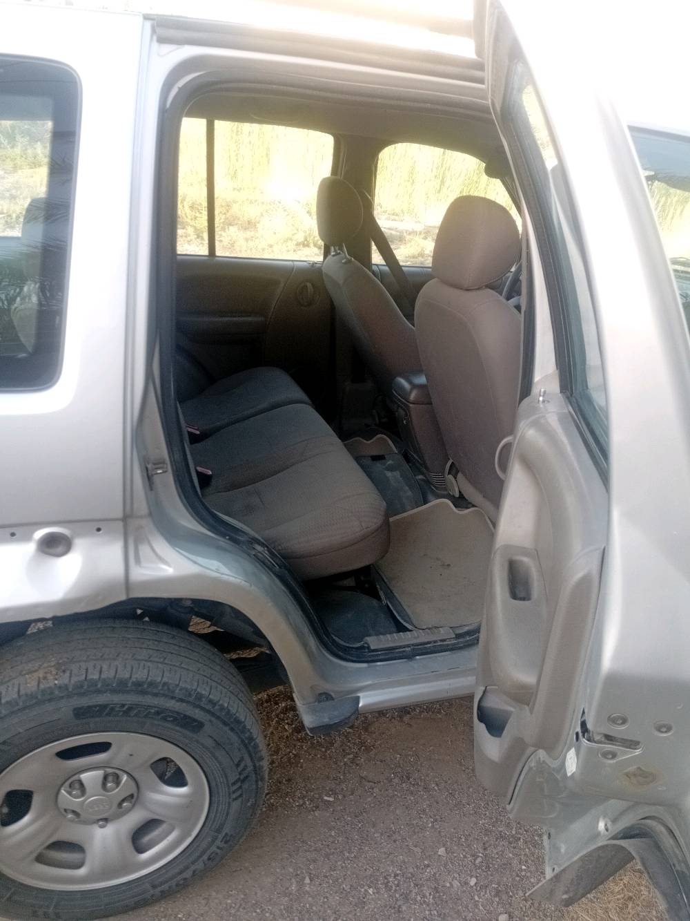 سيارة جيب شيروكي
موديل ٢٠٠٣ اوتو
لون رصاصي بلاد بيها تلحيضات
٦سلندر محرك ٣٧٠٠
تخم تاير  جام كهرباء
باسمي مكانها ديالى
السعر ٧٨ وبيها مجال