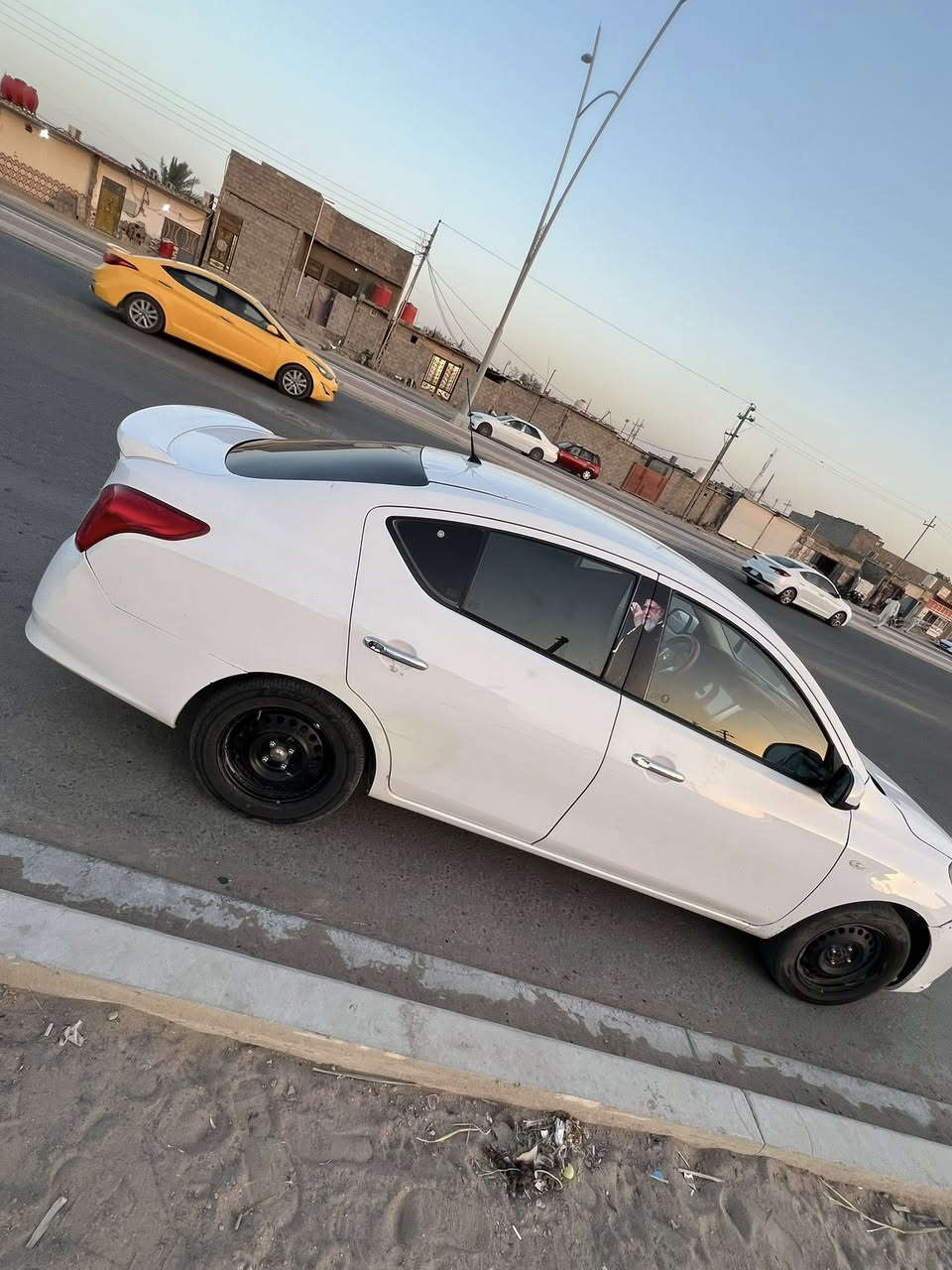 نيسان صني هندي البيع
موديل 21 بيه ضربه بجاملق ماواصله جوه 

السعر ٩٥ قفله 
***********
