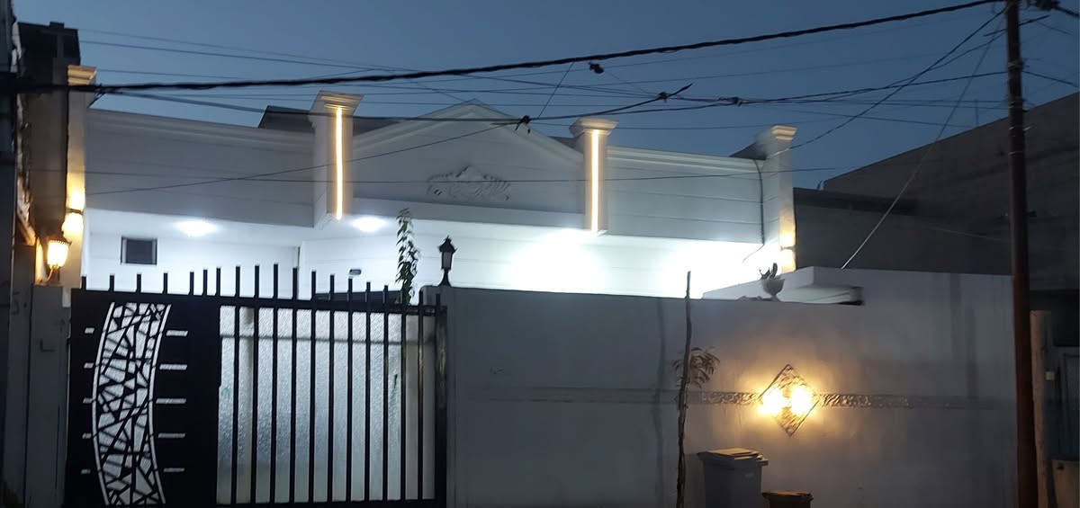 #بسم لله 
دار 200 م للبيع زراعي  #طابق_واحد #فووووول 
حي العسكري فرع #اسواق البركه اول فرع يسار
تفاصيل:غرفتين نوم مع هول كبير +مطبخ حار بارد +استقبال +بيتونه كبيره بناء حديث 
كونتر تفصال هديه مع الدار مع مبرده حجم كبير دكت
مشمول بقرار التمليك 
#للاستفسار ***********
#كركوك #حي #العسكري
