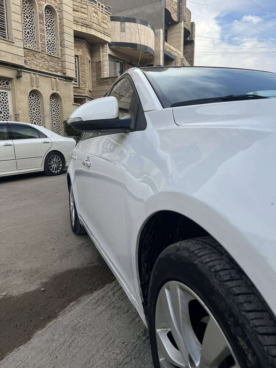 السلام عليكم
شوفليت كروز 2016 خليجي محرك 1.8 هزه ورقم جديد  
ب اسمي شرط التحويل
فول مواصفات كامره خلفيه وحساس خلفي 
حساس اطارات
رادارات جانبيه 
فتحه سقف 
تحكمات ستيرن ومثبت سرعه
خمس بصمات 
تبريد مكينه كير كله تمام 
شاشة بلادية 
داخل جلد اسود ومشمشي 
السعر 98 وبيها مجال للطيبين 
الشري يتصل
مَكاني بغداد 
***********
