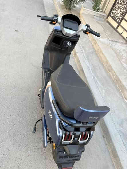 السلام عليكم دراجه شحن 4 سرع الدراجه شوفت عينكم جديده كلش خوذتها وغراضها كامله الدراجه ع إيدي 
السعر 650 
مكاني بياع 
***********
