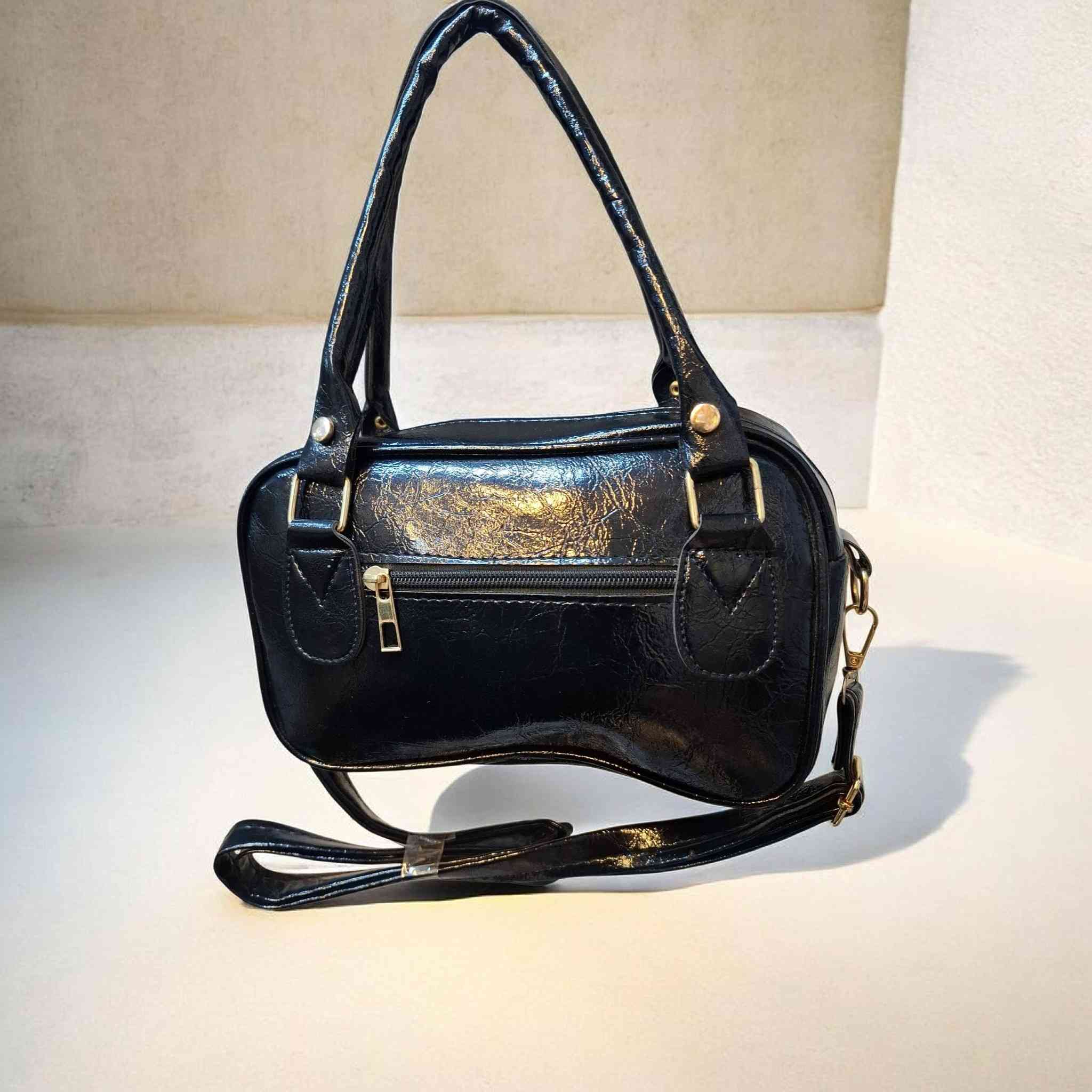 جديد جديد حقائب نسائي 💥
كوالتي 💯 جلد دبل خيط 
العنوان:صلاح الدين/مجمع الدور/سوق الجامع/مجاور مركز الشباب/خلف بسيم للتبريد
انستكرام >      ibo_shop1       <
https://www.instagram.com/ibo_shop1?igsh=MTd6aXR2M3JmOXN5MQ==


**إذا كنت صاحب هذا الإعلان وتريد حذفه لأي سبب، رجاءا أرسل رسالة إلى الدعم الفني**