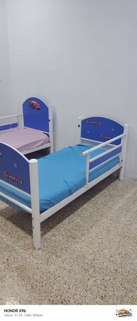 سرير أطفال • عدد ٢ • للبيع