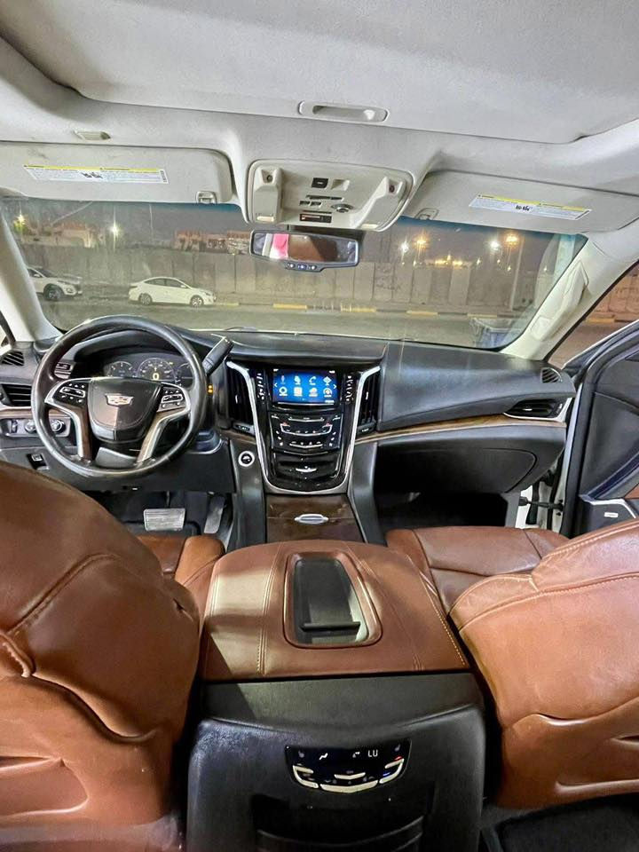 ..كدلاك اسكاليد .بلاتنيوم.موديل 2016 .اعلى فئه بلمواصفات ..ادوات .. ادوات ...دخول جديد.سياره جديد بمعنى الكلمه ..كير محرك بلكارتون ..سياره جاهزه من كلشي ..كفاله من الكص .. 
والضربه .. والسرقه . والعشائر .. متوم طبق الاصل  درجة اولى مكان بصره السعر 180 .بيها مجال للأستفسار ***********
