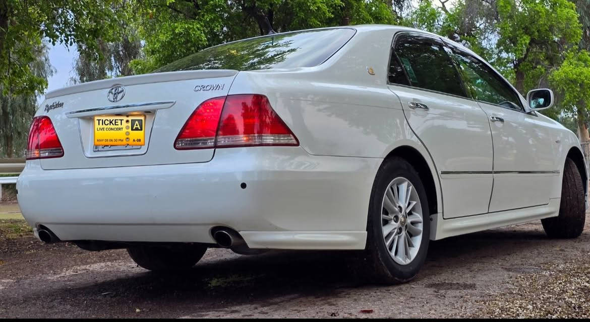 للبيع شاهينه موديل 2004  اصل
قرار 48 رقم بصره 
( مداور ثاني يوم)  
 3دكم
 برده خلفيه 
6بصمات
 إشارة ترحيب عنده الاقتراب 
مري شفط
 تنزيل وتصعيد الجام اوتو 
 6بصمات 
مسجل 6اقراص سيدي +بلوتوث ومضخم
 مثبت سرعه 
 داخل سلفر 
لايت دوار كرستال 5قطع
 كشنات الأمامية كهربائيه
 تبريد قطعتين 
وبعد بيهة مواصفات الجناي يعرفهة 
 مكان بغداد او ديالى 
سعرها 150وبيها مجال بسيط للشراي
***********
