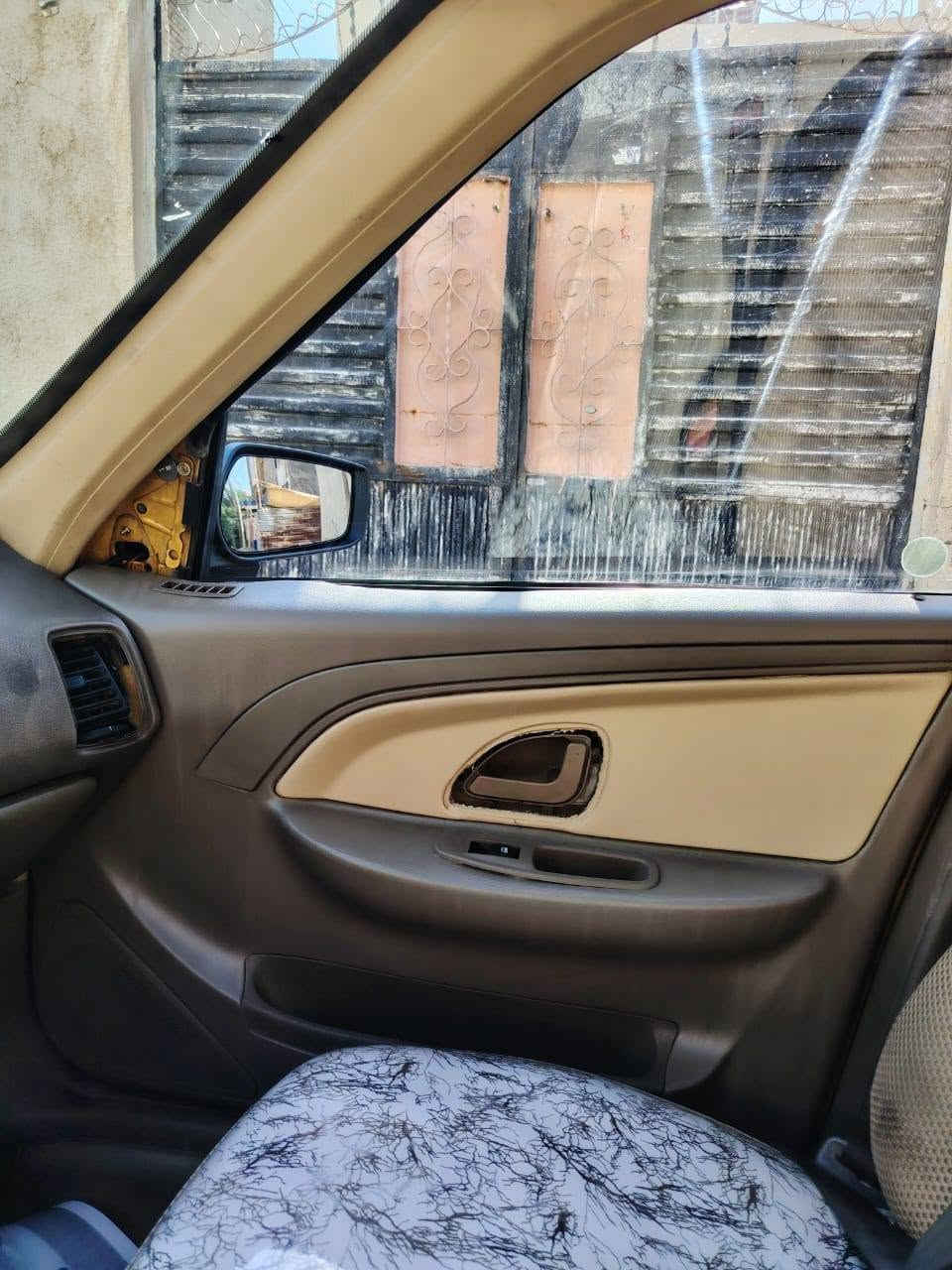 بيجو لميس ٢٠١٥ مكينه وكير جدد
تبريد ثلج حدادية جديده  غرفتها نضيفة حيل
بيها ملاحضات بسيطة بالكشر السعر ٢٩ قفل 
مصفره هيئة و غرامات تحويل ثاني يوم مكاني بغداد الشعب
***********
