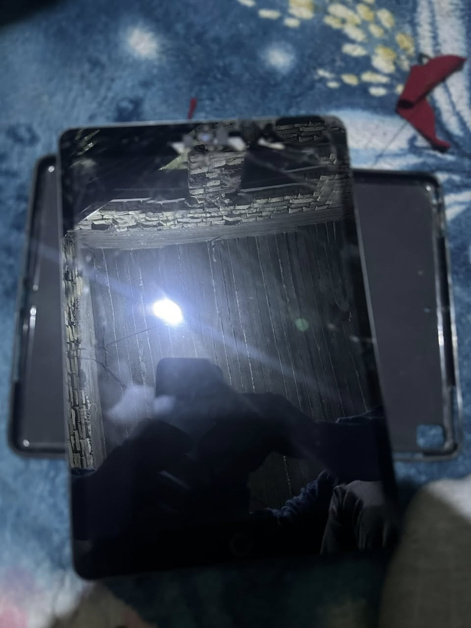 السلام عليكم ايباد 9 عوزه شاشه بس *********** السعر 100 قفل
