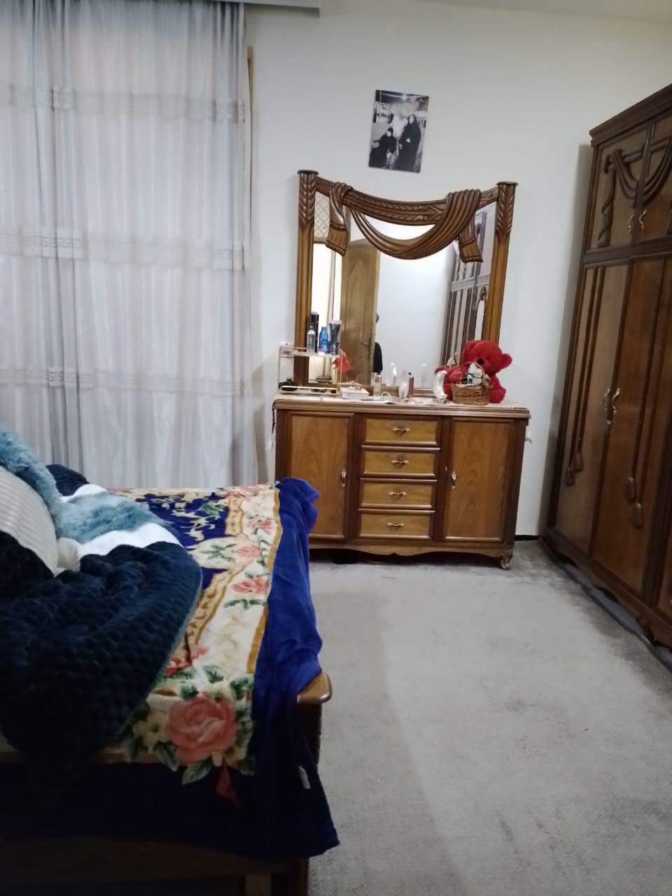 مشتمل جديد مساحتة 112 متر
الوجه 5 و النزال 22 
مدخلين 
يحتوي على استقبال و صالة مطبخ و 5 غرف نوم و خدمات 
عنوان المشتمل التجار شارع الأسواق خلف مطعم ميامي 

السعر 310 و بي مجال

📍عنوان مكتب الفرات للعقار حي اور شارع نادي النفط اخر استدارة قبل فلكة صباح الخياط 
📞 عباس العقابي ***********
