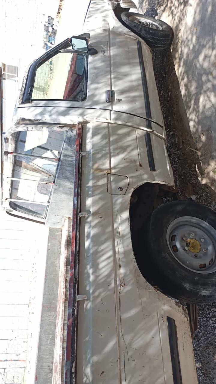 تويوتا بيكاب موديل 90 ئارم بلاستيك سليماني ئارم وئةوليات گيرومةكينةى بةشةرت كارةباى ئيش دةكات جوارتاى  تازة نرخ 15گةلا   ***********.   ***********
