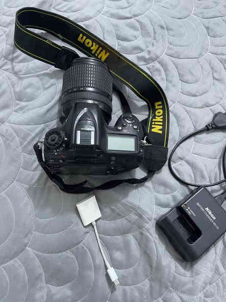 🔹 الحالة:استعمال وسط
🔹 العدسة:  18-140 
🔹 الملحقات: بطارية أصلية + شاحن أصلي

✨ مميزات الكاميرا:

دقة 24.1 ميجابكسل

تصوير فيديو Full HD

شاشة 3.2 إنش عالية الدقة

نظام تركيز تلقائي سريع ودقيق

💰 السعر المطلوب: 300 قابل للتفاوض
📍 الموقع: (كربلاء)
📞 للاتصال/واتساب: ***********
