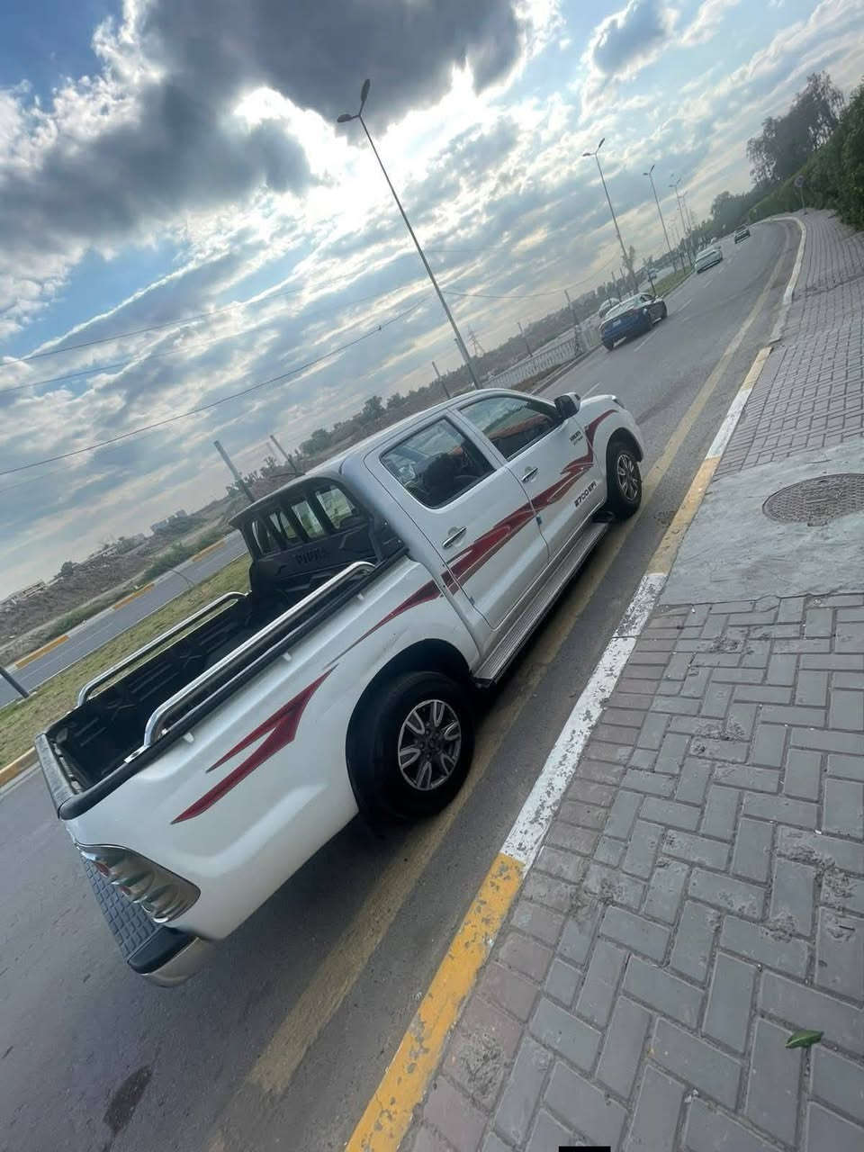 سلام عليكم تيوتا هيلوكس2011 سعودي جملق الايمن مبدل وال دعاميه الاماميه مبدله وباردات قليله بيها رقمها بغداد مشروع وطنيي
شاصي 12 ماشيه232 كير اوتماتيك ميكنه كير مكفولات تبريد ثلج❄•••سعرها 95وبيها مجال***********
