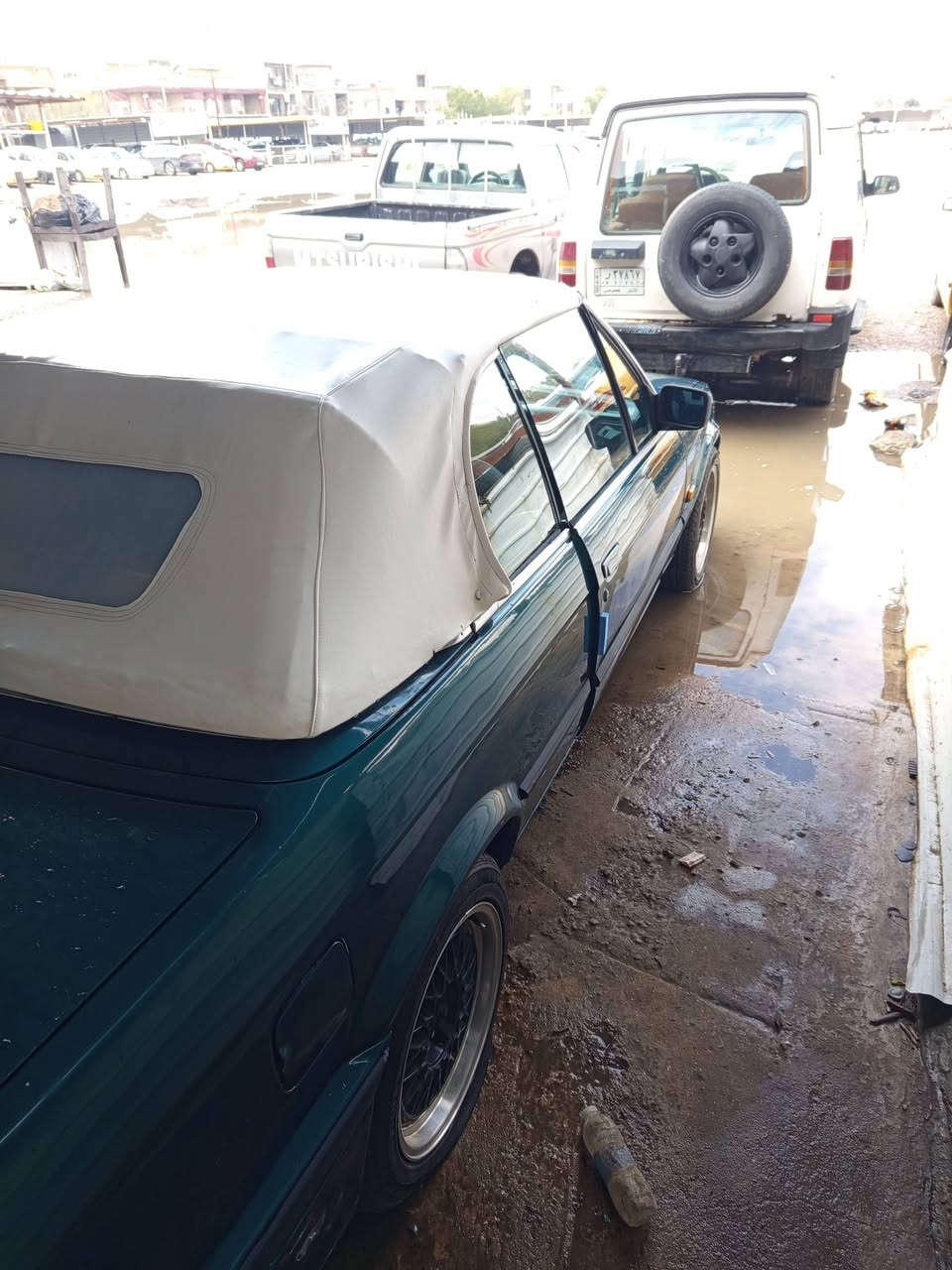 بي ام دبليو زعره موديل 1991 كامله السياره حداديه دبلات كير مكينه 2500 بدون صبغ السعر  50 ورقه وبيه مجال الرقم ***********
