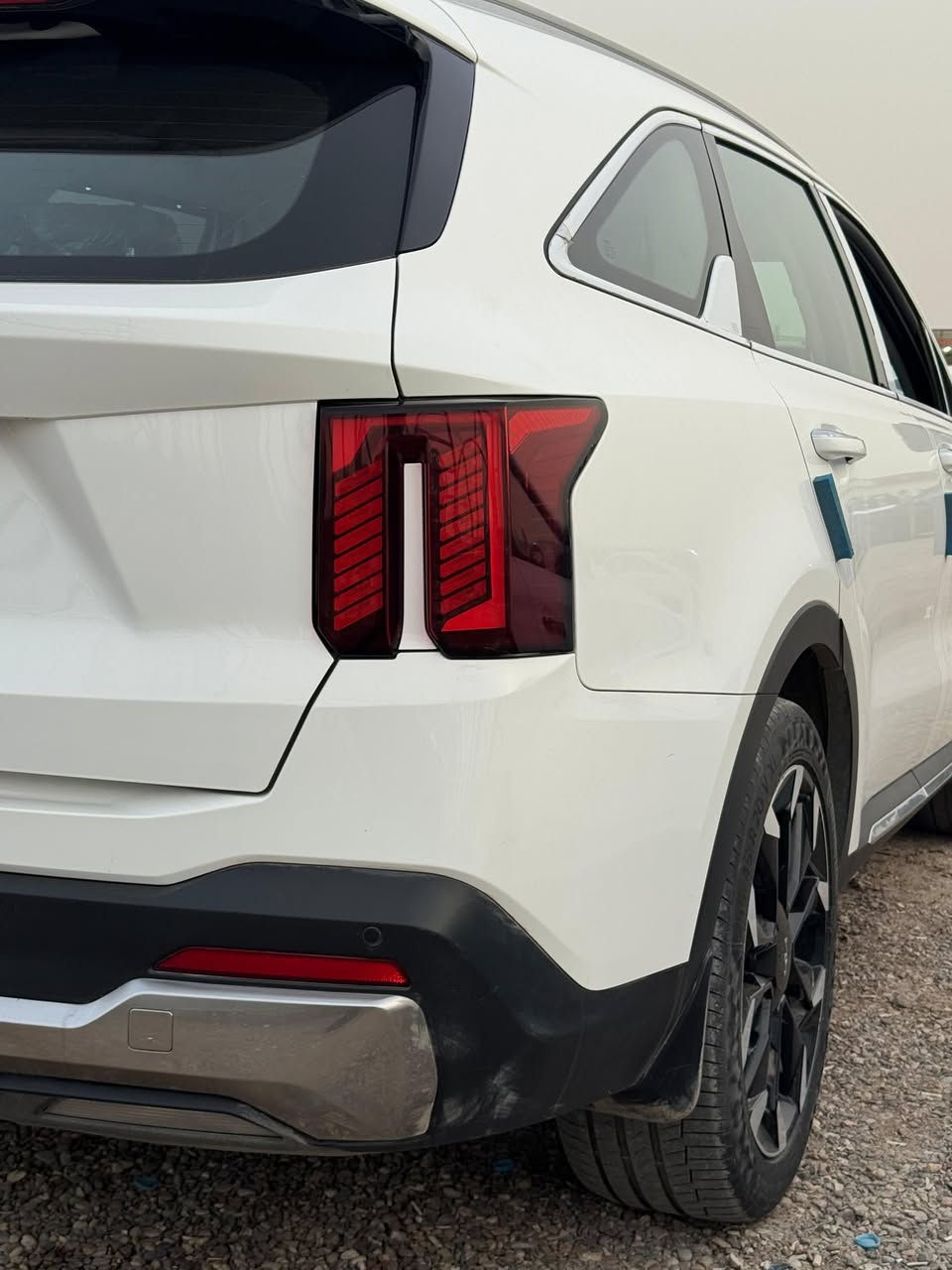 السلام عليكم

.

⚠️. للبيع   ⚠️

.

كيا سورنتو موديل 2024... لون ابيض ⬜

.

بأسمي تحويل مباشر ثاني يوم 🔄🪪

.

وارد خليجي مكفولة من الصبغ والضربة ..عاااام
.

ماشية 59.000 KM 🛣️

.

محرك V6 . 3.500cc ✈️

.

ويل حجم 20 🛞

.

7 راكب 💺

.

المواصفات ⏬📃

تبريد 3 قطع ❄️ مع وحدة تحكم خلفية 

دخول ذكي 🔓

تشغيل عن بعد 

بصمة تشغيل 

مثبت سرعة ذكي 

مانع انزلاق 

بيبان بصمة 

ترحيب عن الاقتراب 

مرايا جانبية قابلة للطي وتحكم آلي بلنوافذ 

كشنات مخمل كهرباء💺

جنطة كهرباء 

داتا شو 

نظام عرض ( Apple Carplay.... Android Auto)📱

تحكم فرملة المنحدرات 

اوتو هولد 

سايد بريك بصمه P

گير ماوس 🔘

رادار ركن السيارة P

بردات خلفية بلادية 

شاشة متصلة 

شاشة تحكم تدفئة وتبريد لمس ❄️

شحن وايرلس 📳

منافذ شحن تايبسي 

گيجات ديجتل 

انارة LED بلدشبول متعدد الالوان 

لايت امامي زينون ◽

لايت خلفي LED♦️

حاجب امامي LED◽

كامرة خلفية 📹

حساسات امامية خلفية 📏

وبعد مواصفات السورنتو معروفة ........✓

.

وضعيات القيادة 

1- ECO 🔋

2- Normal ⛽

3- sports ✈️

4- Smart 🤖

.

السيارة نظيفة كلش 

.

السعر 317 وبيها مجال 💵 

.

مكاني البصره شارع الوفود 

.

للاستفسار الاتصال ***********على المراسلة على الواتساب
