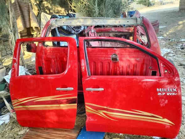 السلام عليكم ورحمة الله وبركاته
غراض فلاونزا للبيع تفصيخ 
***********
سايد ابريك
احزام امان عدد ثلاث 
اقفالة باب عدد اربعه كاملات 
باب امامي ايمن 
باب خلفي ايسر 
فرشه ارضيه كامله لون رصاصي 
دواسات باب عدد اربعه 
ضفائر عدد ثلاث واحده كبيره 
ربل بيبان عدد اربعه 
ربل قماره داخلي كم قطعه 
هيكل قمارة فلاونزا 2010
