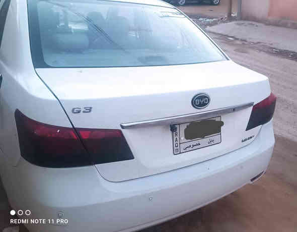 🚗 سيارة BYD G3 – للبيع
الموديل: 2016
ماشيه: 145 ألف (ميل أو كيلو كما هو مذكور)
المحرك: 1800 سي سي
القير: أوتوماتيك CVT
اللون: أبيض
المواصفات:
تشغيل بصمة
حساسات.. 
بيضاء اللون / رقم بابل
بيها حادث بنيد مبدل.. 
وكذالك مبدلة الباب الخلفي اثر طخه
بيها ضربة  قرب فتحة البانزين
السعر المطلوب: 48$
التواصل: *********** (واتساب فقط) حله .. نادر
