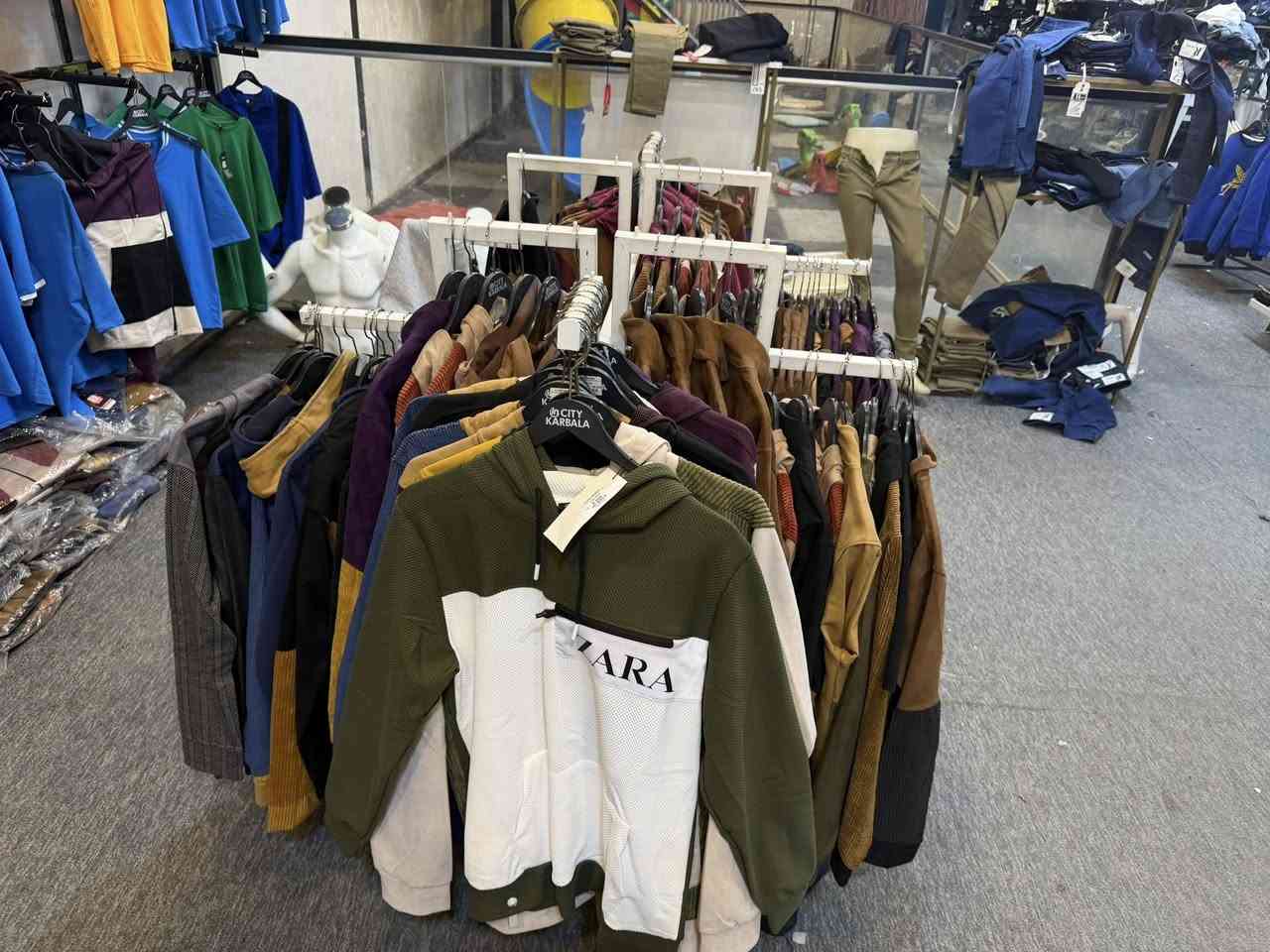 السلام عليكم من رخصه الادمن ديكور مجمع ملابس ولادي اطفال رجالي نساىي مستعمل ***********
