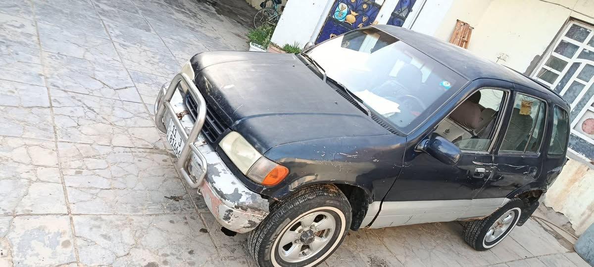 سبورتج موديل 93 رقم بغداد سنويه ال 27 سيارة بسمي ثاني يوم تحويل 
السعر 33 و بيه مجال بسيط 
العنوان الديوانية اتصل ***********
