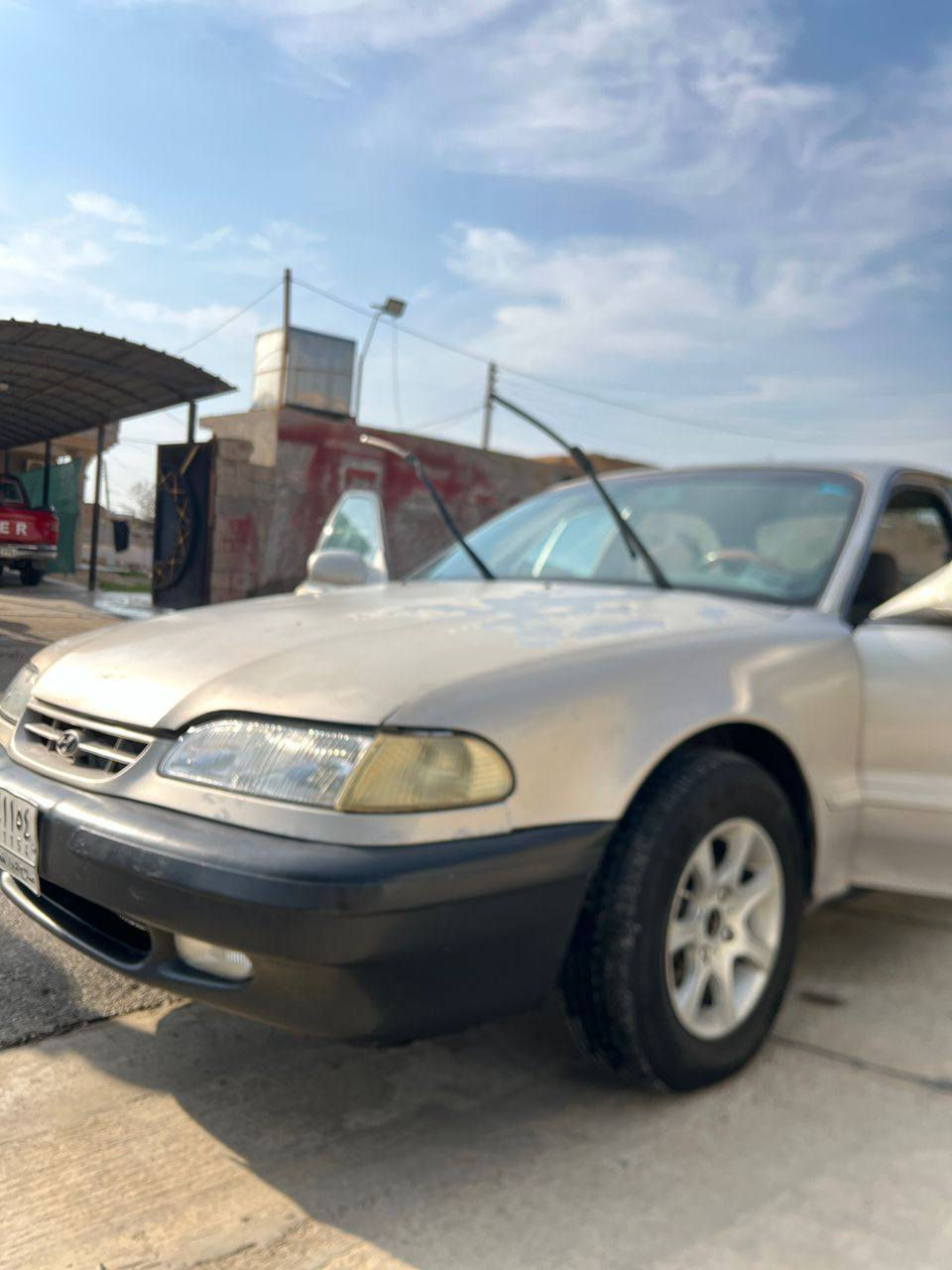 السلام عليكم .سوناتا 2 موديل 94 للبيع ب 40$ وبيها مجال بسيط .التفاصيل : 
١-كير ومحرك شرط.
 ٢-الكشر مثل الي بالصوره. 
٣-مابيها خياس فقط في باب السكن من الداخل كما في الصورة . 
٤-السنويه تنتهي في نهاية ٢٠٢٦ .
رقم الهاتف: ***********
المكان :تكريت
*غير متوفر على الفيس الي يريد يتعامل يتصل .
