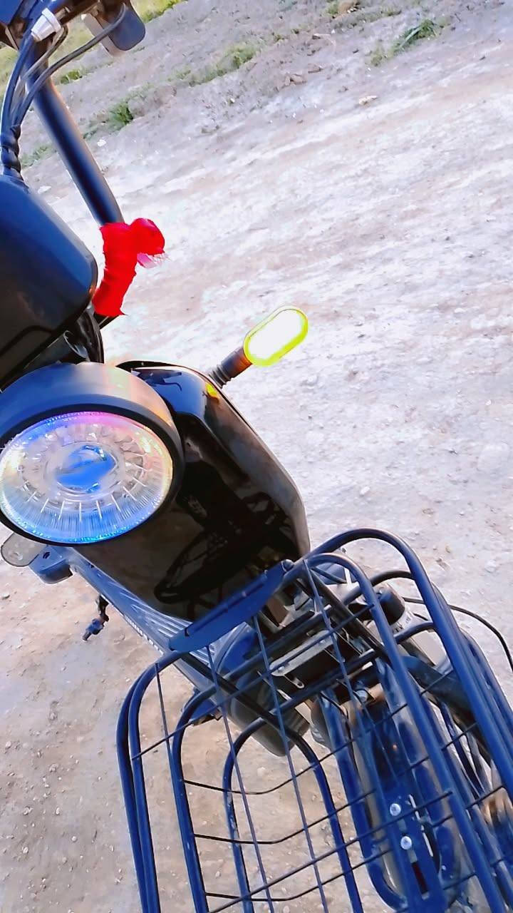 سلام عليكم
بايسكل شحن حجم 20 

السرعه88
عدد البطاريات 4

سعر350وبيه مجال بسيط 

للستفسار اتصل: 

***********
