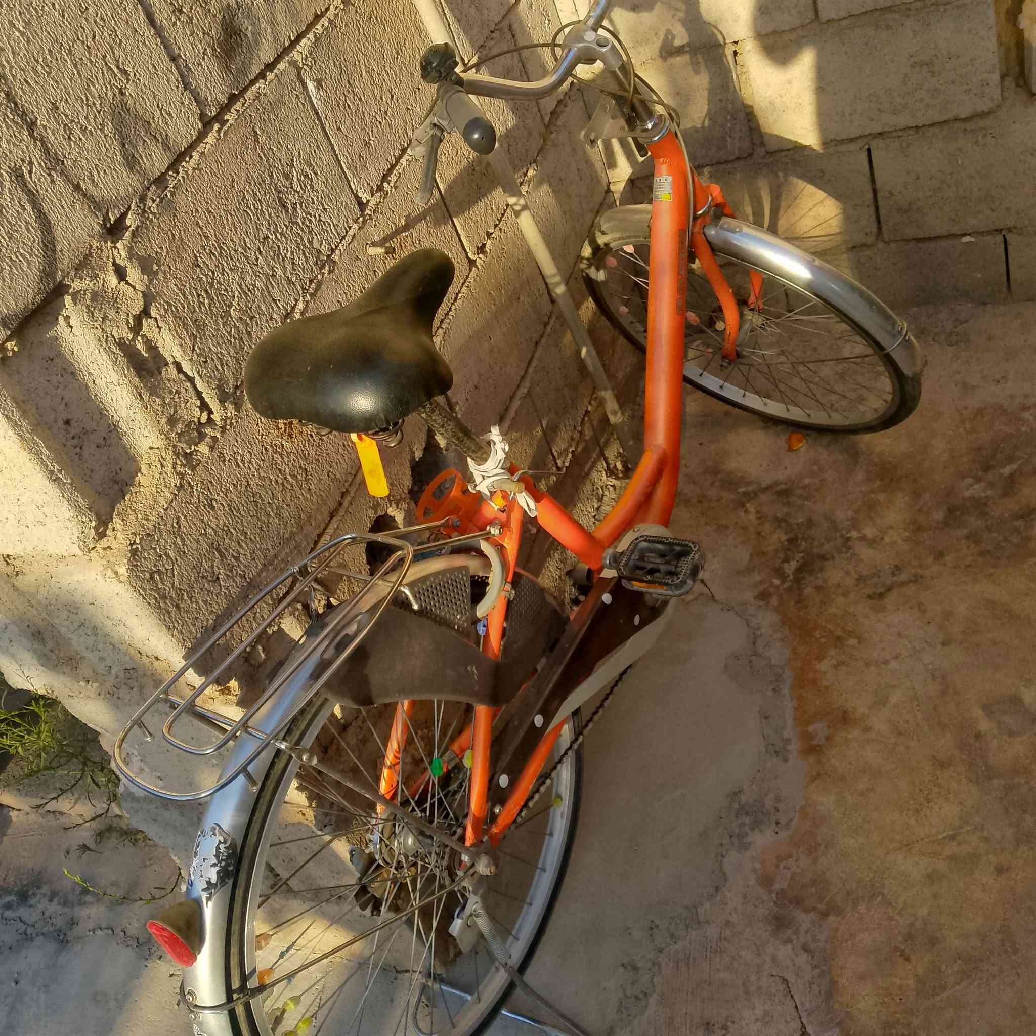 سلام عليكم بايسكل للبيع حجم ٢٦ حيل نضيف بس تأير الخلفي بي بنجر الكدام شاده جديد سعر ٧٠ وبي مجال ***********
